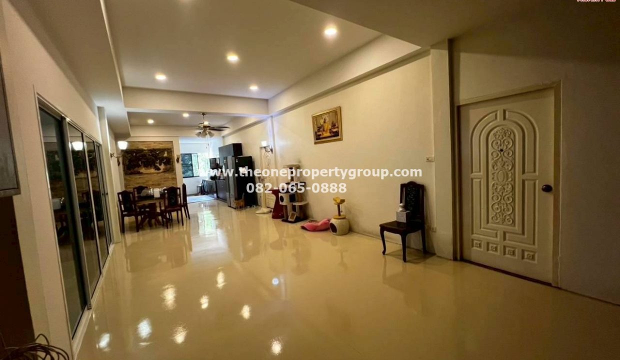 LINE_ALBUM_A1809 A1810_251101_2