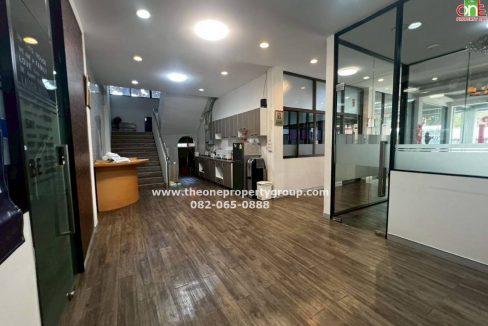 LINE_ALBUM_A1809 A1810_251101_38