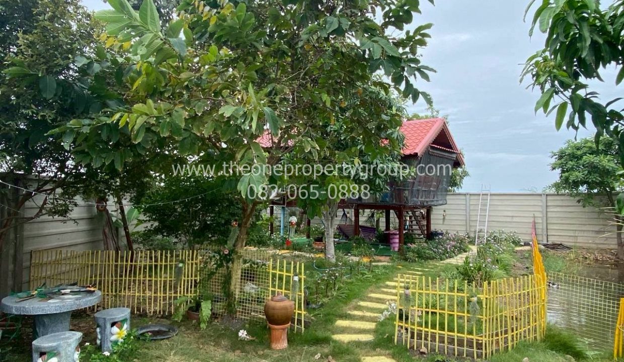 LINE_ALBUM_A1824 บ้านหรู อ.บางเลน นครปฐม_251123_11